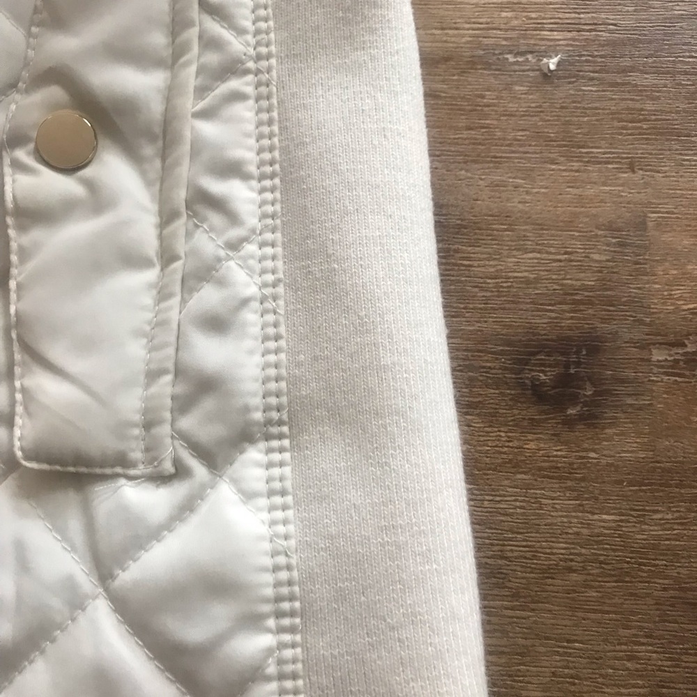 White quilted jacket 🧥 - Picture 6 of 6